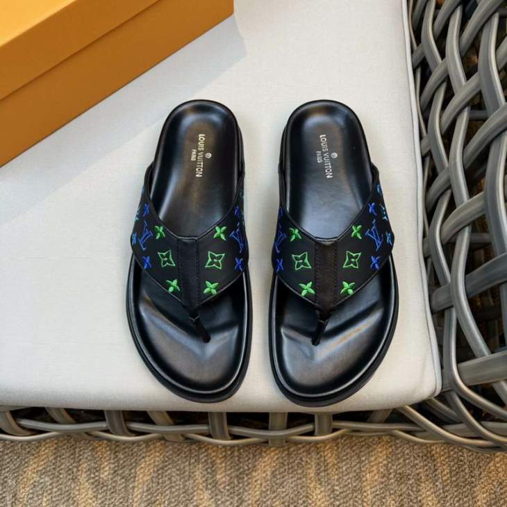 Picture of Louis Vuitton Slippers _SKULVsz38-45mnf03081424